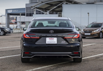 Подержанный автомобиль Toyota Camry Sedan 2024 года (6 фото)