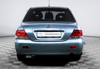 Подержанный автомобиль Mitsubishi Lancer Sedan 2006 года (6 фото)