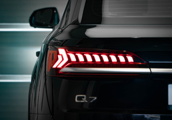 Подержанный автомобиль Audi Q7 2021 года (37 фото)