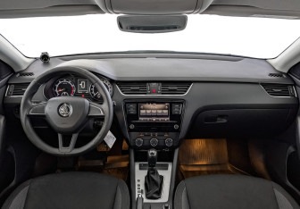 Подержанный автомобиль Skoda Octavia Liftback 2018 года (14 фото)