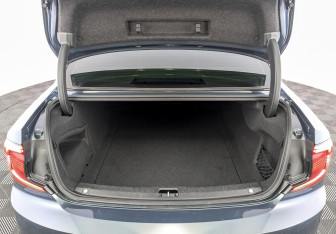 Подержанный автомобиль Volvo S90 2021 года (10 фото)