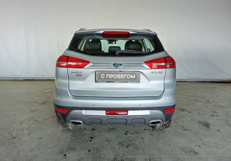 Подержанный автомобиль Geely Atlas 2018 года (5 фото)