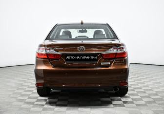Подержанный автомобиль Toyota Camry Sedan 2017 года (6 фото)