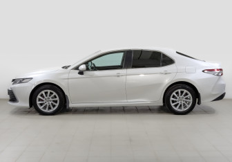 Подержанный автомобиль Toyota Camry Sedan 2021 года (8 фото)