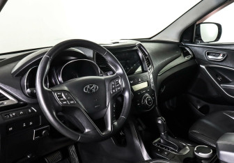 Подержанный автомобиль Hyundai Santa Fe 2013 года (10 фото)