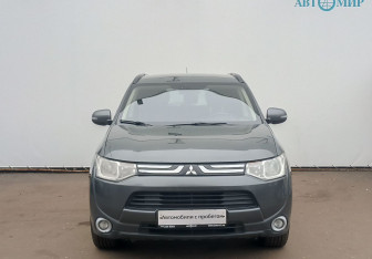 Подержанный автомобиль Mitsubishi Outlander 2014 года (2 фото)