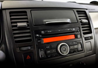 Подержанный автомобиль Nissan Tiida Hatchback 2013 года (25 фото)