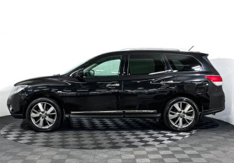 Подержанный автомобиль Nissan Pathfinder 2015 года (8 фото)