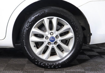 Подержанный автомобиль Ford Mondeo Sedan 2014 года (8 фото)