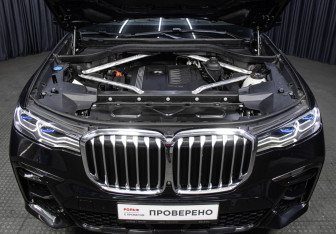 Подержанный автомобиль BMW X7 2019 года (9 фото)