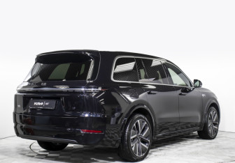 Подержанный автомобиль LiXiang L9 2023 года (5 фото)