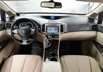 Подержанный автомобиль Toyota Venza 2010 года (11 фото)