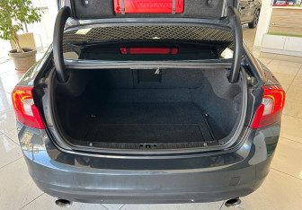 Подержанный автомобиль Volvo S60 2011 года (23 фото)