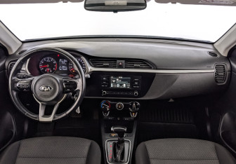 Подержанный автомобиль Kia Rio Hatchback 2021 года (13 фото)
