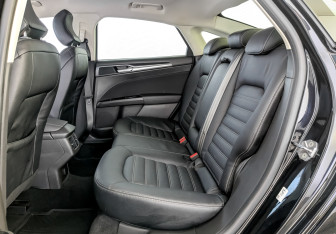 Подержанный автомобиль Ford Mondeo Sedan 2018 года (12 фото)