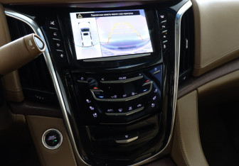 Подержанный автомобиль Cadillac Escalade Suv 2016 года (13 фото)