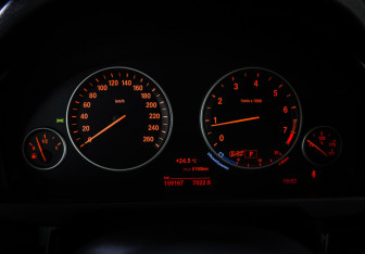 Подержанный автомобиль BMW X5 2016 года (16 фото)