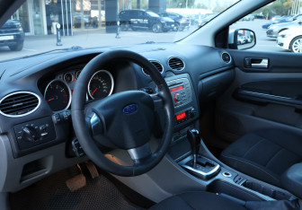 Подержанный автомобиль Ford Focus Sedan 2011 года (13 фото)