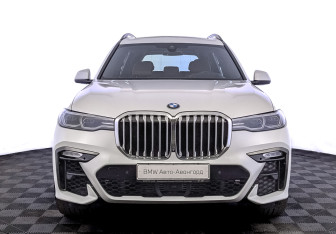 Подержанный автомобиль BMW X7 2020 года (2 фото)