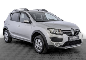 Подержанный автомобиль Renault Sandero 2018 года (3 фото)