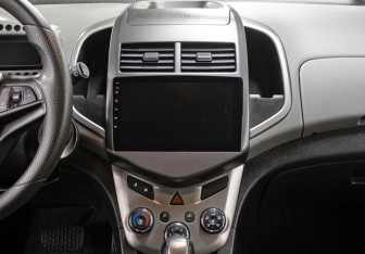 Подержанный автомобиль Chevrolet Aveo Hatchback 2014 года (15 фото)