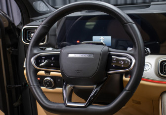 Подержанный автомобиль Jaecoo J8 2024 года (16 фото)