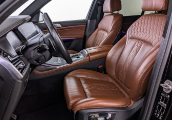 Подержанный автомобиль BMW X7 2021 года (20 фото)