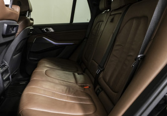 Подержанный автомобиль BMW X5 2019 года (18 фото)