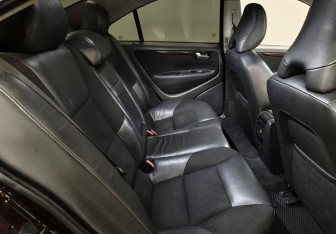 Подержанный автомобиль Volvo S60 2007 года (13 фото)