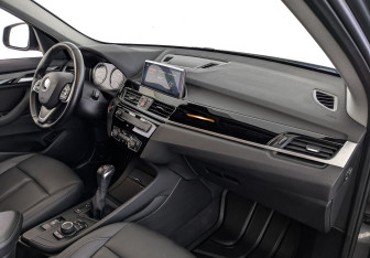 Подержанный автомобиль BMW X1 2022 года (13 фото)