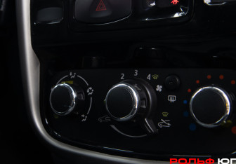 Подержанный автомобиль Renault Duster 2014 года (13 фото)