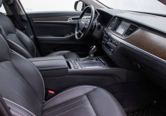 Подержанный автомобиль Hyundai Genesis 2015 года (9 фото)