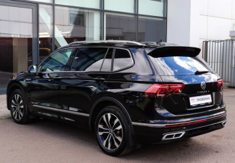 Подержанный автомобиль Volkswagen Tiguan 2023 года (6 фото)