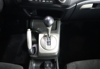 Подержанный автомобиль Honda Civic Sedan 2008 года (18 фото)