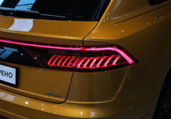 Подержанный автомобиль Audi Q8 2019 года (39 фото)