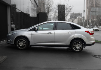 Подержанный автомобиль Ford Focus Sedan 2011 года (7 фото)