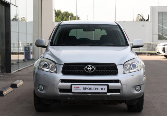 Подержанный автомобиль Toyota RAV4 2006 года (2 фото)