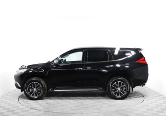 Подержанный автомобиль Mitsubishi Pajero Sport 2019 года (8 фото)