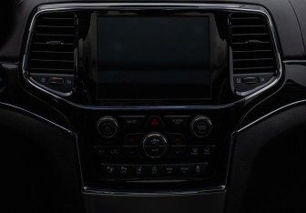 Подержанный автомобиль Jeep Grand Cherokee 2021 года (14 фото)