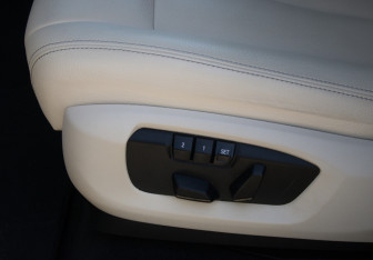 Подержанный автомобиль BMW X5 2015 года (16 фото)