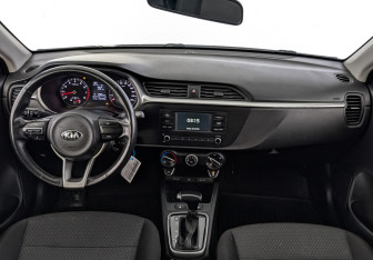 Подержанный автомобиль Kia Rio Hatchback 2021 года (13 фото)