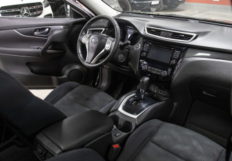 Подержанный автомобиль Nissan X-Trail 2016 года (11 фото)