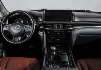 Подержанный автомобиль Lexus LX 2020 года (12 фото)