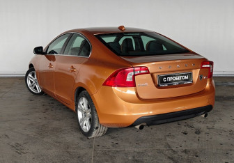 Подержанный автомобиль Volvo S60 2012 года (5 фото)