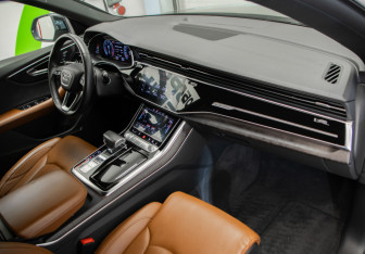 Подержанный автомобиль Audi Q8 2019 года (28 фото)