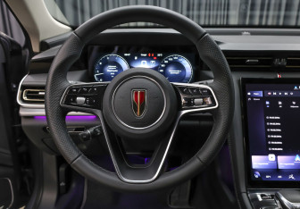 Подержанный автомобиль Hongqi H5 2024 года (17 фото)