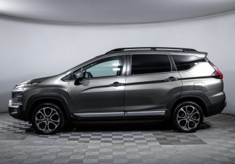 Подержанный автомобиль Mitsubishi Xpander 2023 года (8 фото)