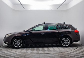 Подержанный автомобиль Opel Insignia Wagon 2011 года (8 фото)