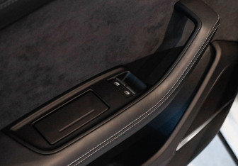 Подержанный автомобиль Audi Q8 2019 года (9 фото)