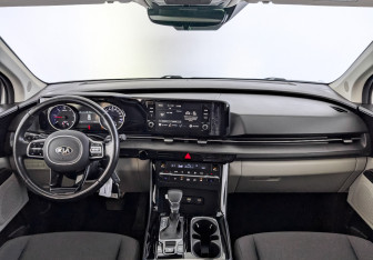 Подержанный автомобиль Kia Carnival 2021 года (14 фото)
